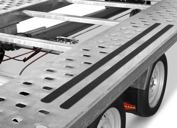 Böckmann Fahrzeugtransporter Mehrwert Anti-Rutschbeklebung auf der Ladefläche