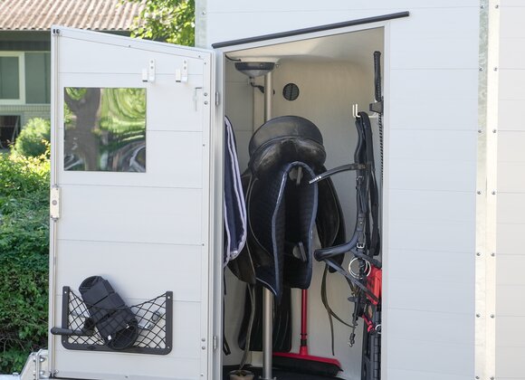 Böckmann Mehrwerte Pferdeanhänger Champion C Sattelkammer bestückt